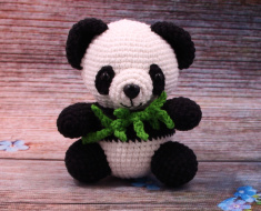 Мягкая игрушка вязаная панда